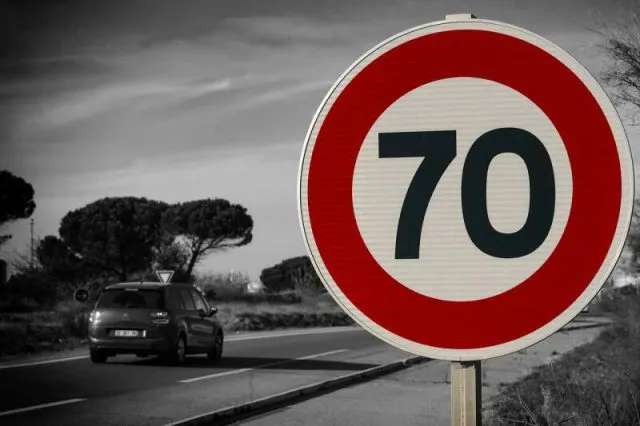 Znaki drogowe na teren firmowy – jak je wybrać i gdzie kupić?