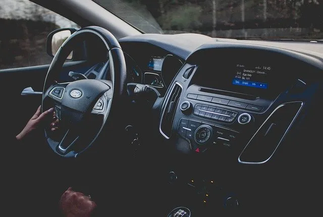 Pochłaniacz wilgoci do samochodu domowe sposoby – co robić, by uratować auto przed wilgocią?