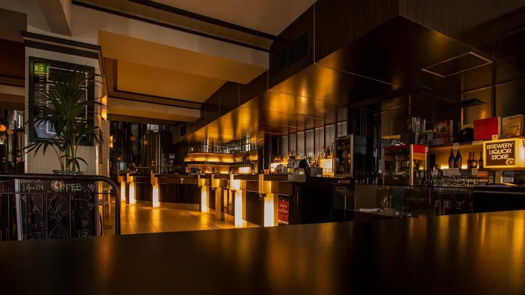 wyposazenie_kawiarni_i_restauracji_od_kuchni_gdzie_szukac_trwalych_i_eleganckich_rozwiazan_do_serwowania_napojow (foto)